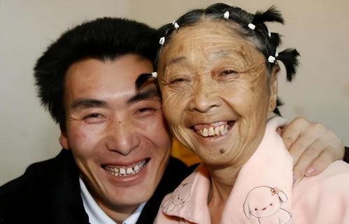 西藏男网红吃瓜事件,网络舆论的发酵与反思