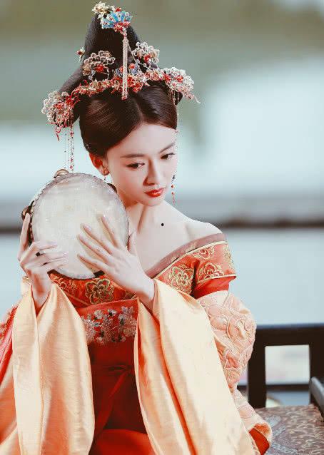 穿古装的吃瓜网红,网红新潮流