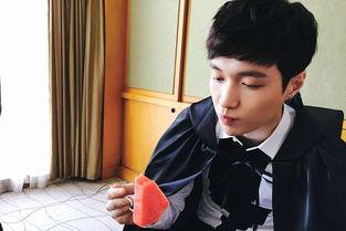 张艺兴吃瓜央视网