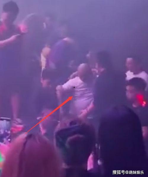 成都酒吧网红吃瓜事件