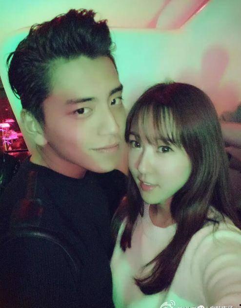 网红男女朋友吃瓜事件,揭秘娱乐圈甜蜜背后的真相