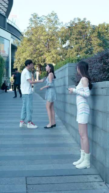 网红情侣吵架吃瓜图片高清,高清吃瓜图揭秘甜蜜背后的真相