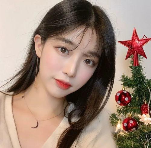 抖音上吃瓜女网红,揭秘网红圈幕后故事，带你领略网络红人的真实生活！”