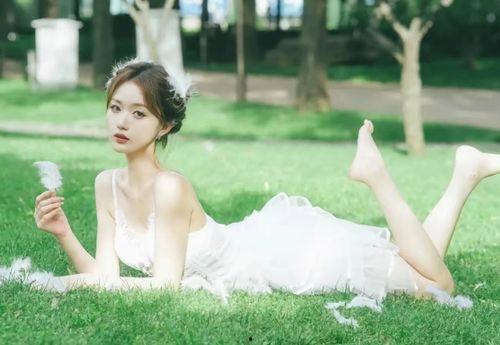 吃瓜视频网红眼镜女,吃瓜视频中的时尚焦点