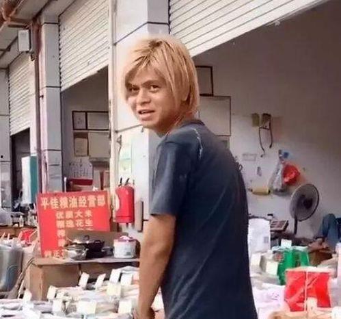 南宁女网红吃瓜